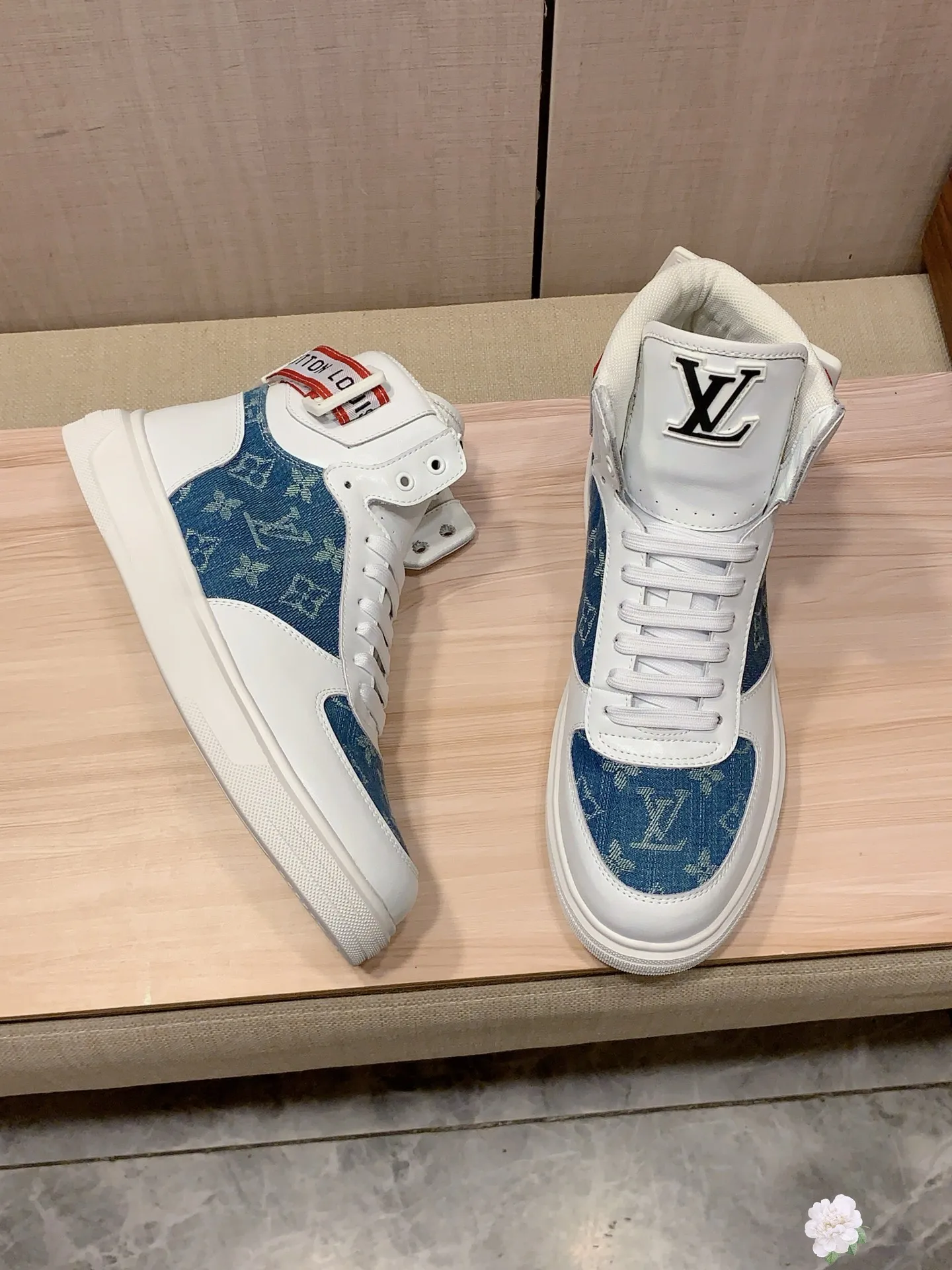 High-top men's shoes 💰442💰💰🎩🎩[Lightning][Lightning] "LV*" latest • popular casual shoes, top brand [seduce] luxury~purchase, top~quality. [Strong] The upper is made of imported breathable cowhide with fabric material ➕ Breathable sheepskin feet (•) and fine workmanship. The original stylish and stylish soft rubber wear-resistant and non-slip outsole is light and comfortable on the feet. The real thing looks better when taken in real life. 111: code: 38-44, 2️⃣ colors selected